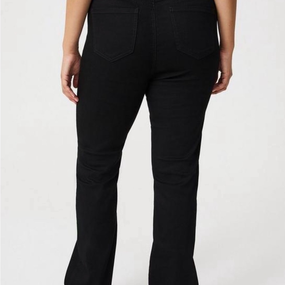 TORRID Slim Bootcut Pull-on Jean NWT - Picture 2 of 2